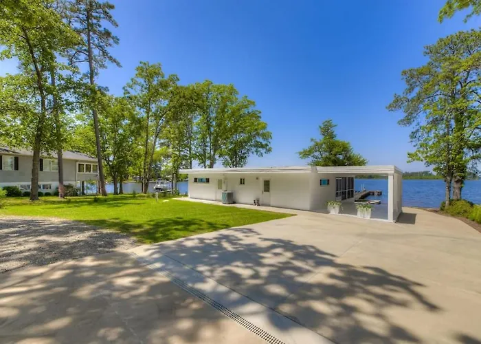 Modern Villa - Lake Views