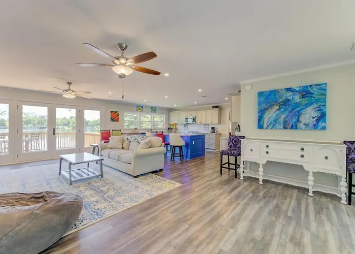 Luxurious Stay On Lake Murray