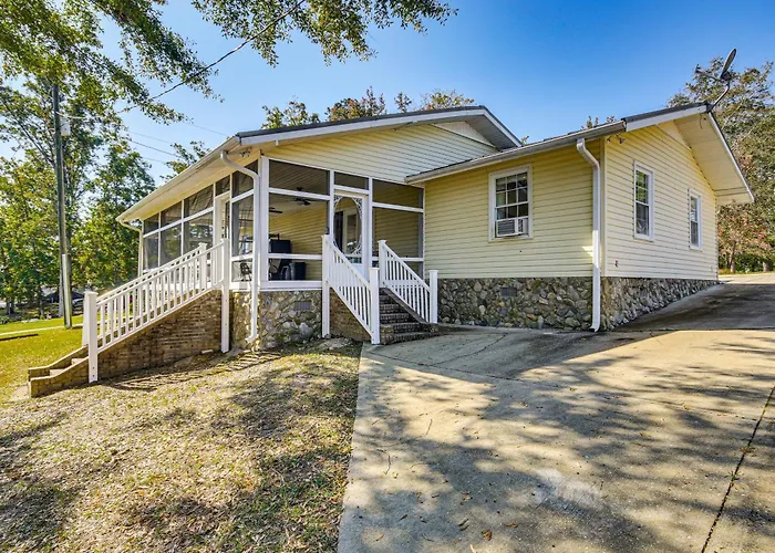 Walk To Marina! Prosperity Home W/ Screened Porch